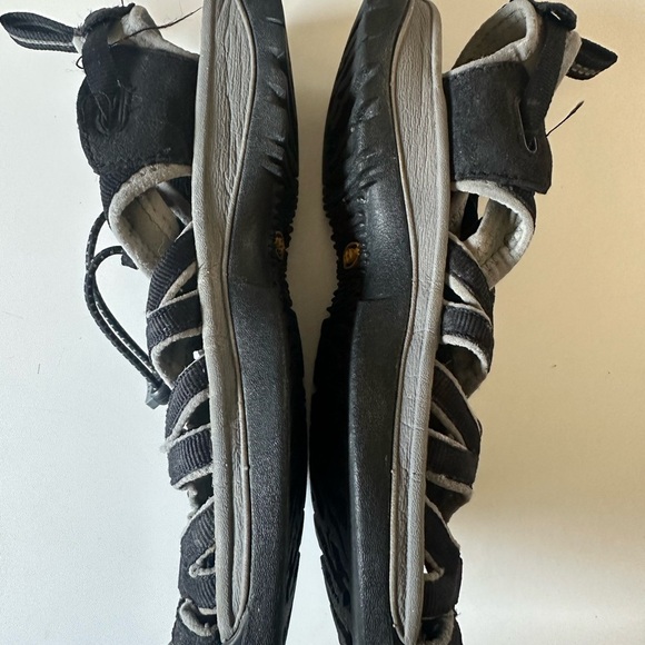 Keen Gray Black Outdoor Sandals size 7 - Picture 5 of 6